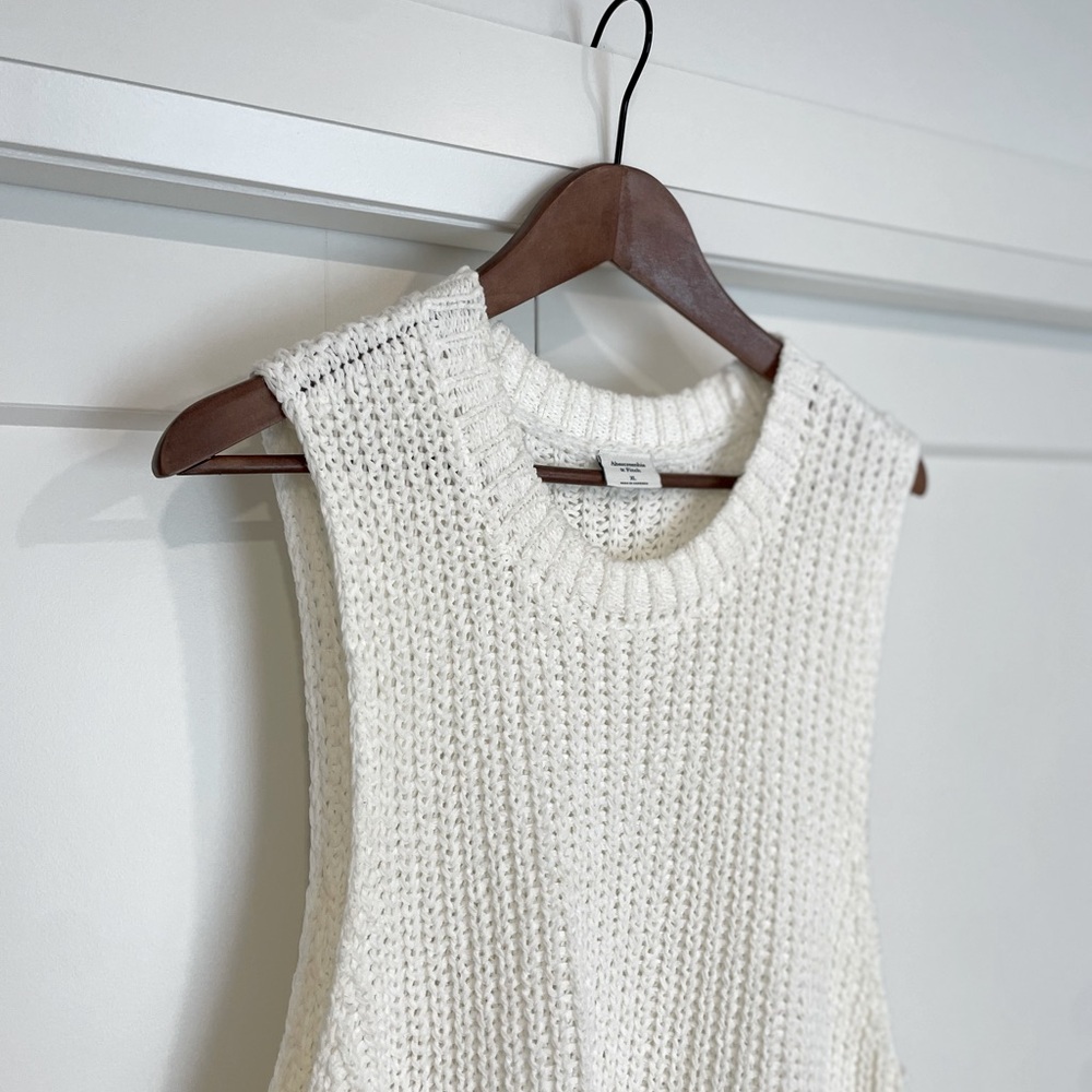 Abercrombie & Fitch Sz XL Easy Shaker Sweater Sleeveless Top- White